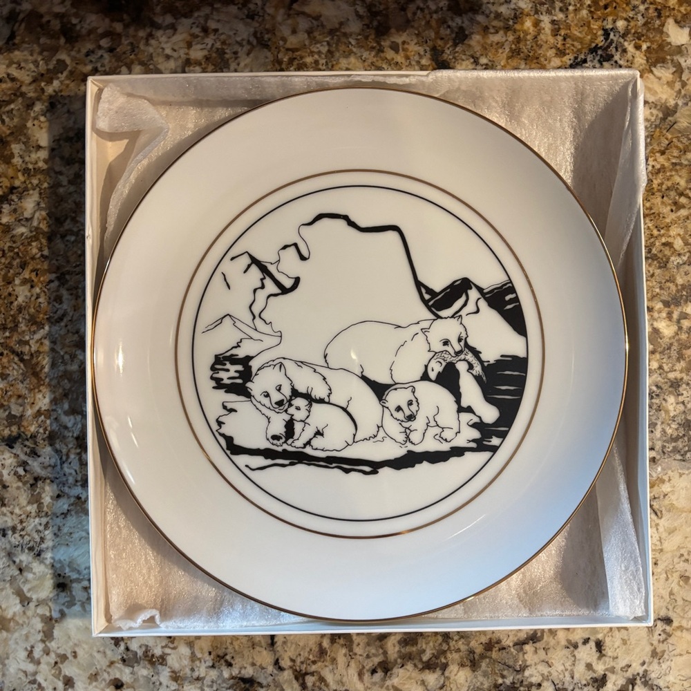1985 Robert Mayokok Collectors Plate Alaska Inuit Polar Bears 10” Porcelain MIB
